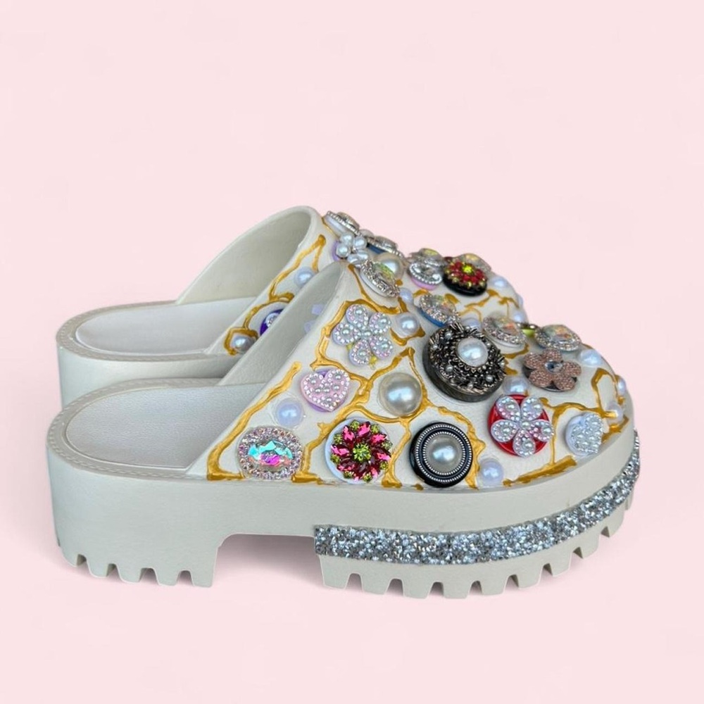 Lili & oumer Embellished Platform Clogs - Cream size 10